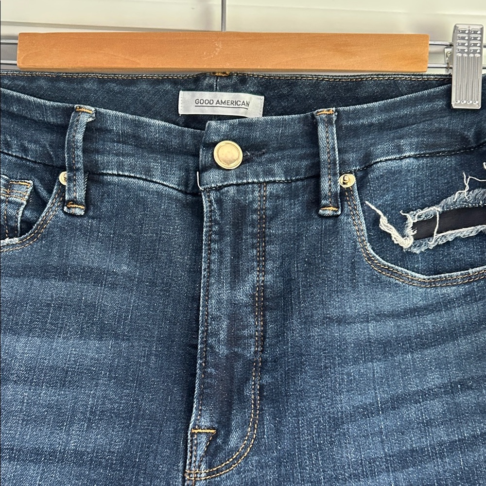 Good American extra stretchy- Ankle Skinny- fits like an 8 or 29 waist.